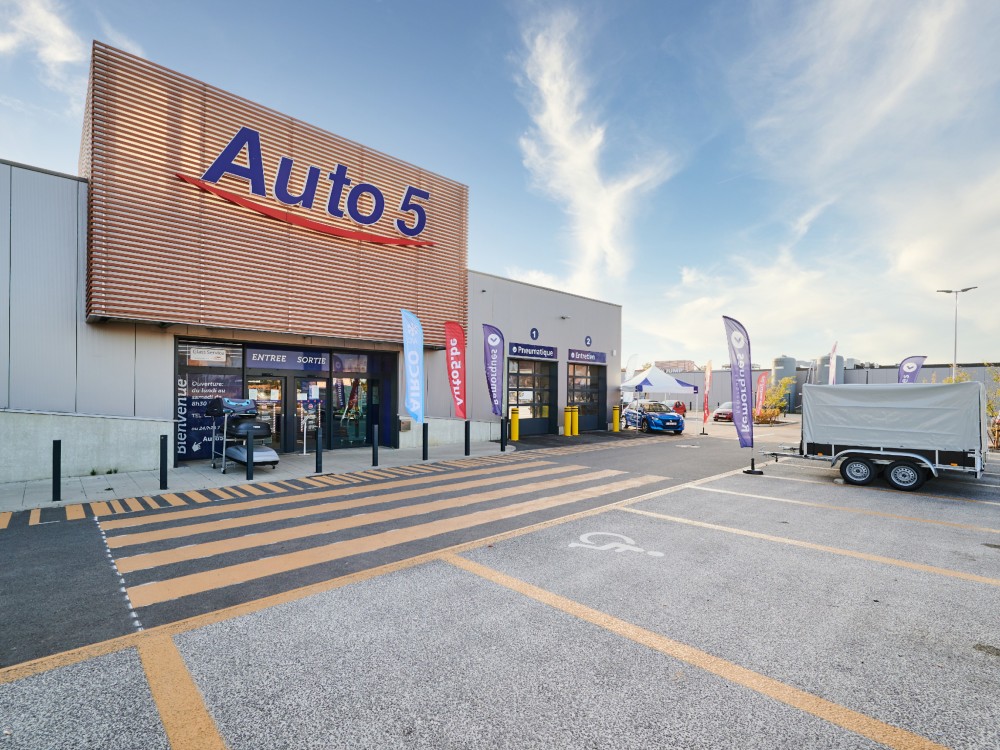 Auto5 facade magasin